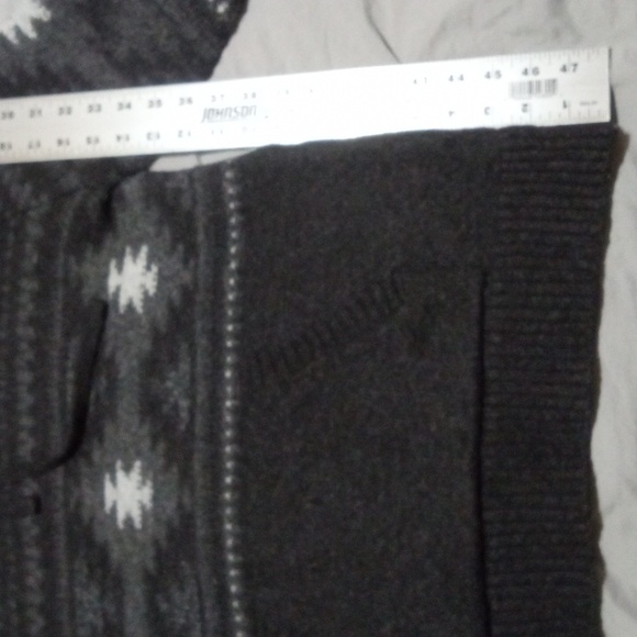 Grey Size M American Eagle Hooded pullover sweater front pocket and snowflakes - Picture 10 of 13